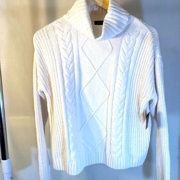 Select + Trend- Brand New Turtle Neck Ivory Sweater! Size small. Very beautiful! - Picture 4 of 7